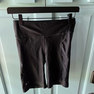 Women’s Under Armour compression shorts 5”